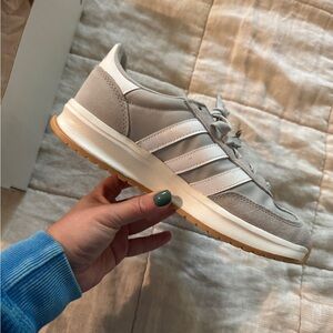 Adidas Women's Run 70s 2.0 grey sneakers, size 6 or 37 1/3